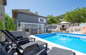 Amazing Home In Srinjine With Jacuzzi